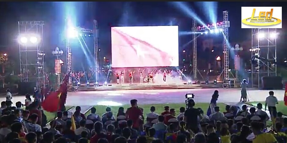 Màn hình led sân khấu ngoài trời trong ngày hội bóng đá tỉnh Nghệ An